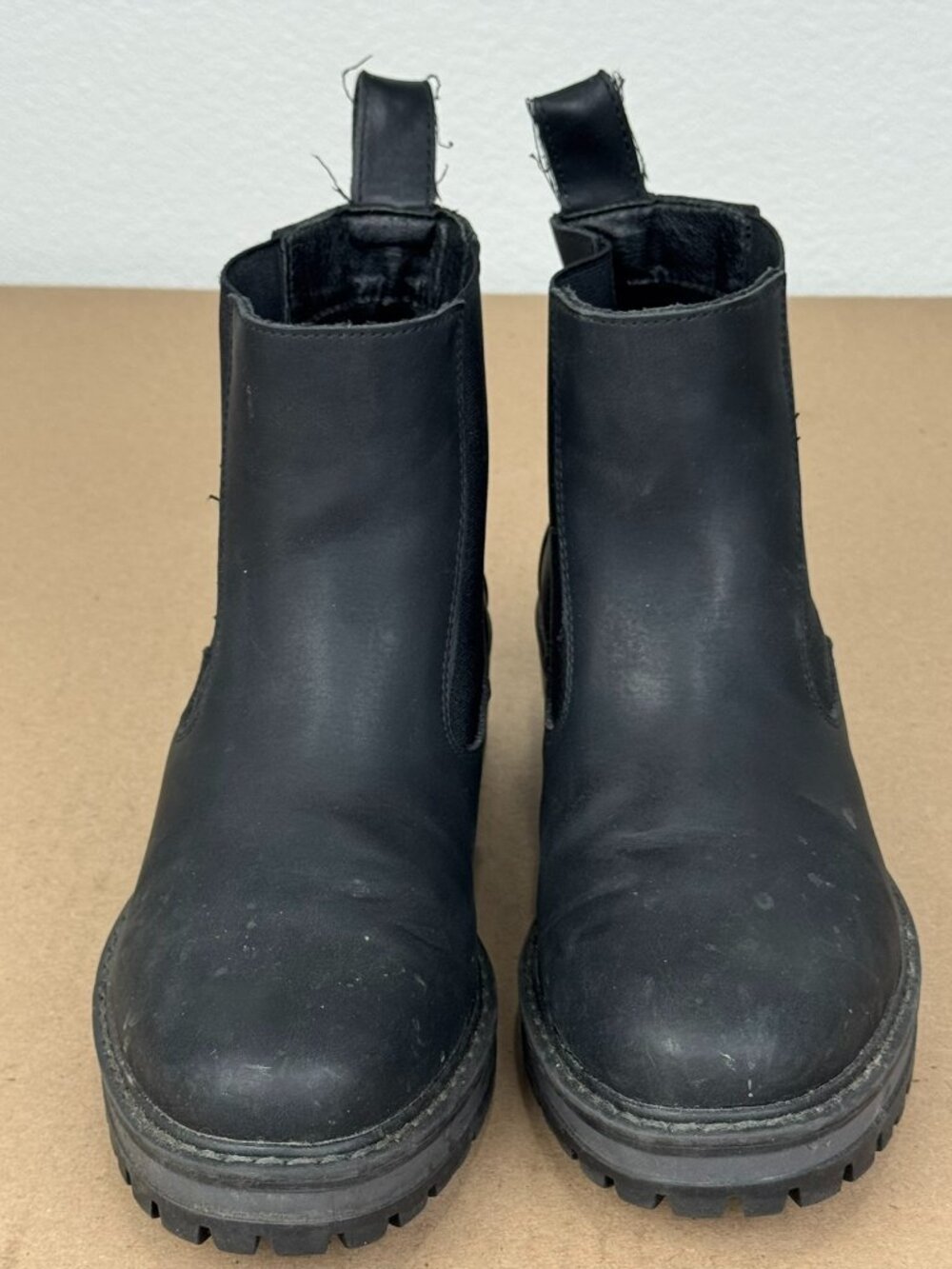 Vepose Women's Size 7 Black Chelsea Boots Ankle Lug Sole CJY9608 Gorpcore